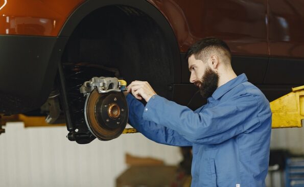 Tyresonlinestore.com-brake-padservices-change-in-dubai-ajman-sharjah-