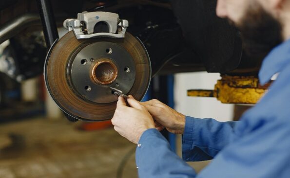 Tyresonlinestore.com-brake-padservices-change-in-dubai-ajman-sharjah-1